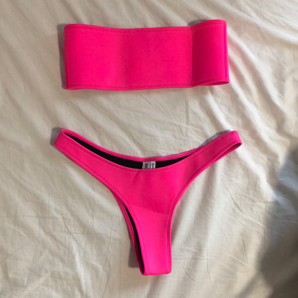 Hot Pink Hoaka Swimwear Set! Top: S Bottom: M
